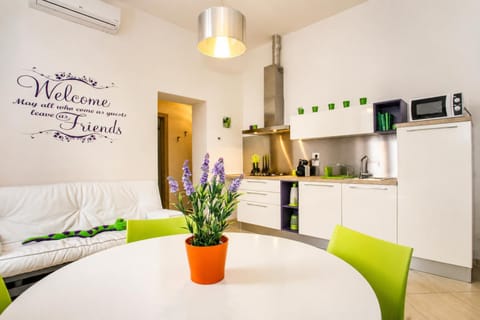 Seating area, Dining area, stove, kitchen, air conditioner
