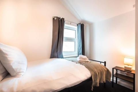 Modern House in Central Southampton with Private Off-Road Parking - Newly Refurbished - Great for Contractors, Friends & Families House in Southampton