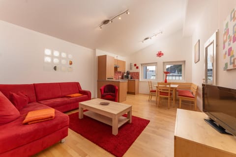TV and multimedia, Kitchen or kitchenette, Living room, Seating area, Dining area