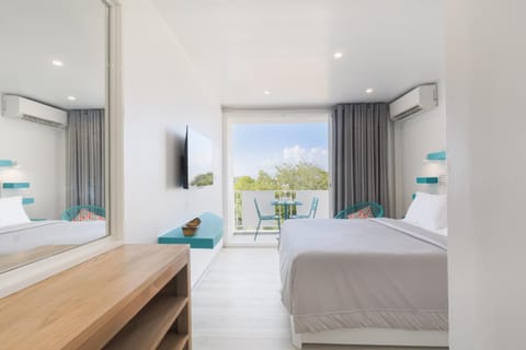 Bed, TV and multimedia, Photo of the whole room, Bedroom, air conditioner