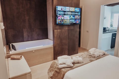 Hot Tub, TV and multimedia, Bedroom