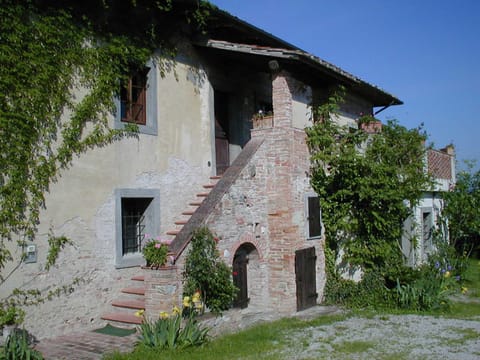 Agriturismo Poggio ai Grilli Farm Stay in Tuscany
