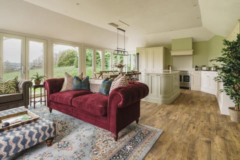 Kitchen or kitchenette, Living room, Seating area, Dining area, pet friendly, stove