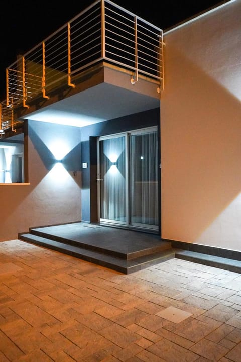 Property building, Facade/entrance, Inner courtyard view