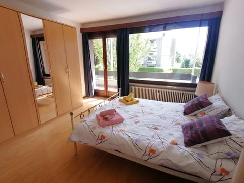 Bed, Photo of the whole room, Bedroom, internet, wardrobe