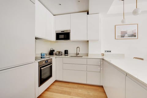 Passy - Eiffel Tower - Amazing 2BR with garden Apartment in Paris