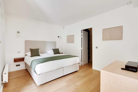 Passy - Eiffel Tower - Amazing 2BR with garden Apartment in Paris