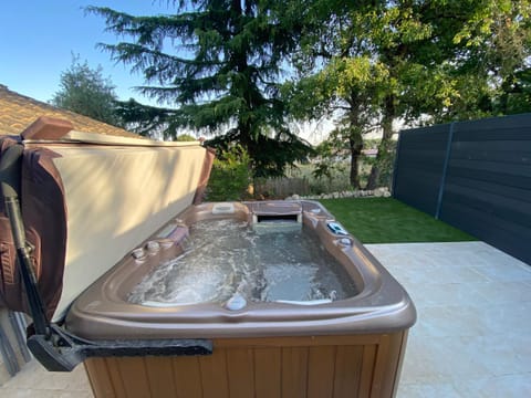 Hot Tub, Spa and wellness centre/facilities