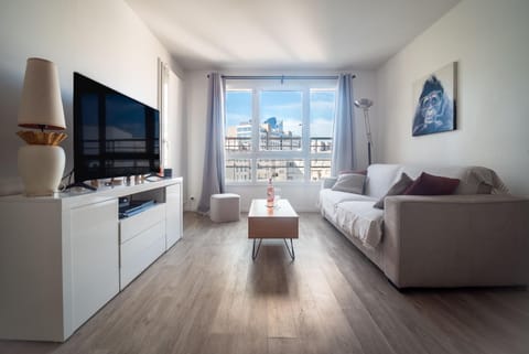 Communal lounge/ TV room, Living room, Garden view, internet