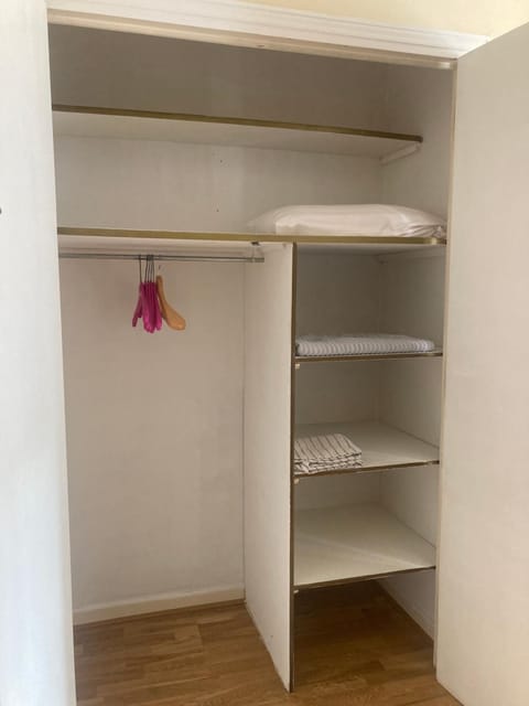 Bedroom, storage
