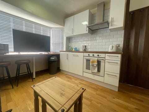 TV and multimedia, Kitchen or kitchenette, Dining area, dishwasher, minibar, pet friendly, stove