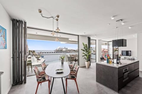 Kitchen or kitchenette, Food and drinks, Dining area, Sea view, pet friendly
