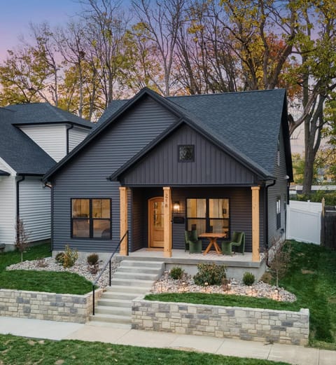 Urban Sophistication Mid Century - Farm Home House in Jeffersonville