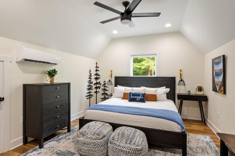 White Pines Lodge- Wooded Retreat House in Nolin Lake