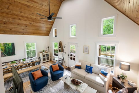 White Pines Lodge- Wooded Retreat House in Nolin Lake