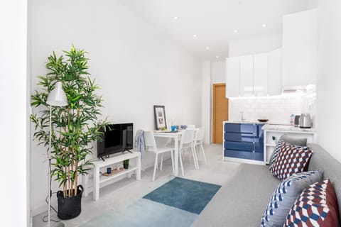TV and multimedia, Kitchen or kitchenette, Seating area, Dining area