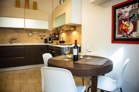 Kitchen or kitchenette, Dining area, pet friendly