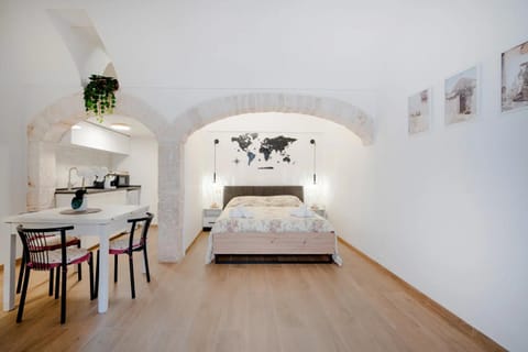 Bed, View (from property/room), kitchen