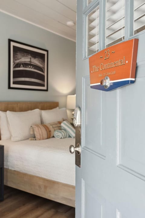 Facade/entrance, Bed