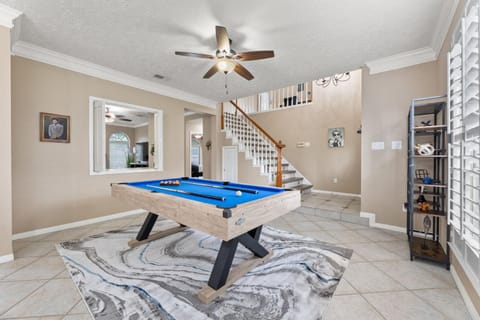 Billiard, Game Room
