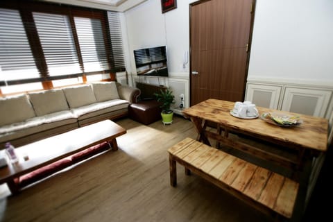 Communal lounge/ TV room