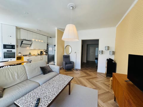 TV and multimedia, Kitchen or kitchenette, Seating area