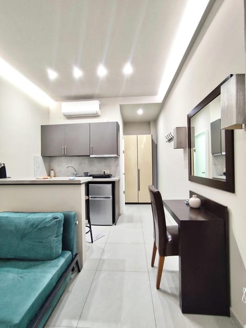 Kitchen or kitchenette, Seating area, Bedroom