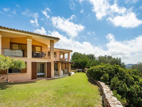 Property building, Garden, Balcony/Terrace