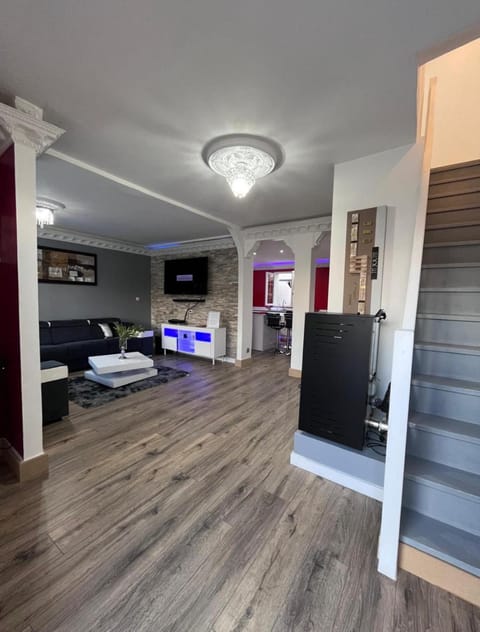 Maison de Caractère à Ballainvilliers Villa in Île-de-France