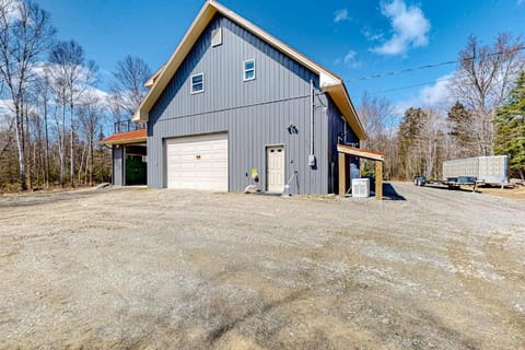 Property building, Day, Parking