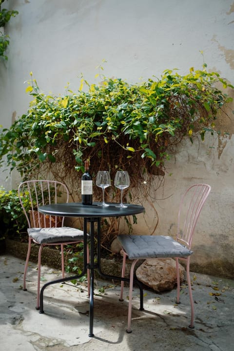 Patio, Garden, Garden, Balcony/Terrace, Food and drinks, Dining area, Garden view, Drinks, Alcoholic drinks