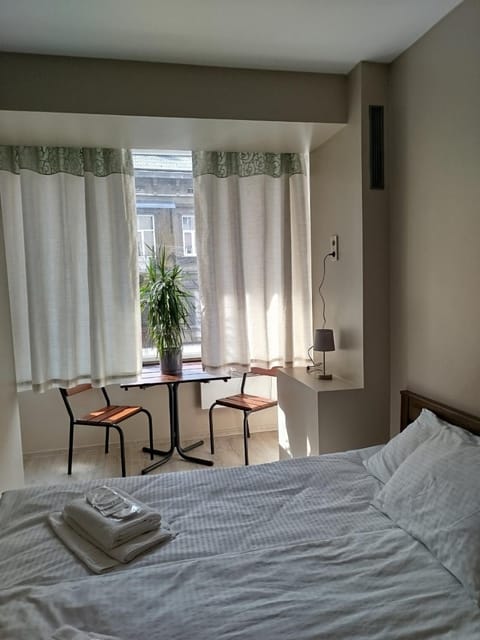 Bed, Photo of the whole room, Seating area, Bedroom