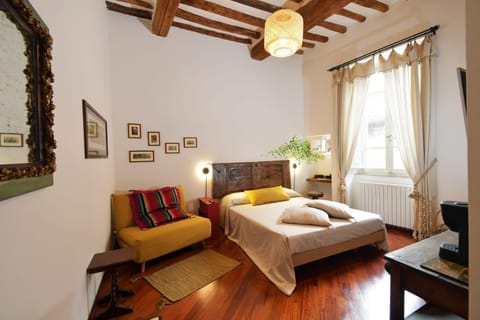 Bed, Living room, Photo of the whole room, Seating area, Bedroom