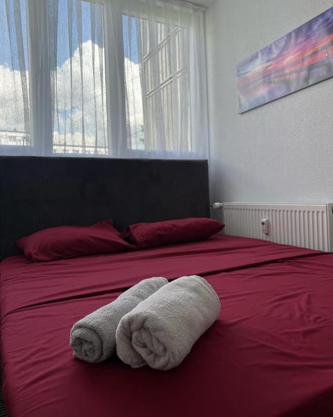 Bed, Photo of the whole room, Bedroom, internet, towels