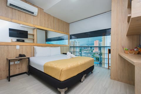 Bed, TV and multimedia, Photo of the whole room, Bedroom, air conditioner