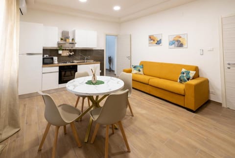 TV and multimedia, Kitchen or kitchenette, Living room, Seating area, Dining area, locker, locker, minibar, oven, pet friendly, stove
