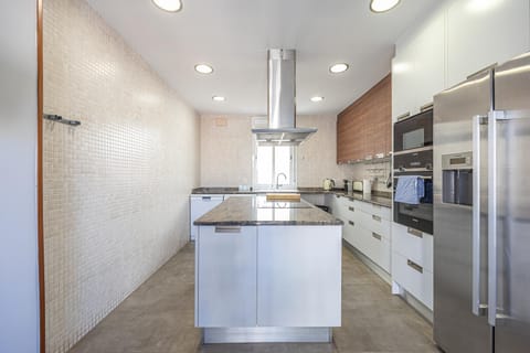 Bright Attic & Amazing Terrace Apartment in L'Hospitalet de Llobregat