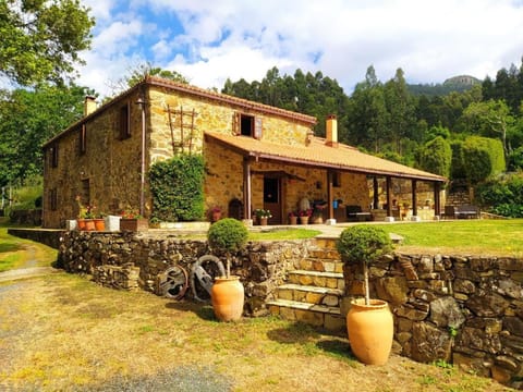 Property building, Garden, Balcony/Terrace