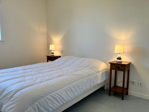 489 - Appart T2 surplombant la plage de Caroual. Apartment in Brittany