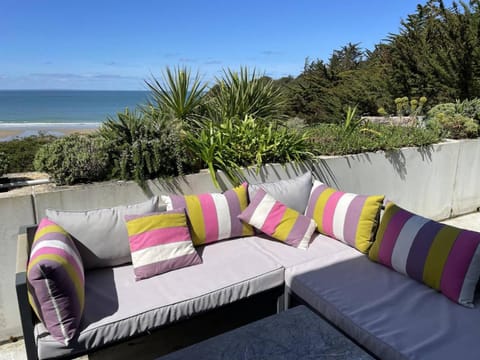 489 - Appart T2 surplombant la plage de Caroual. Apartment in Brittany