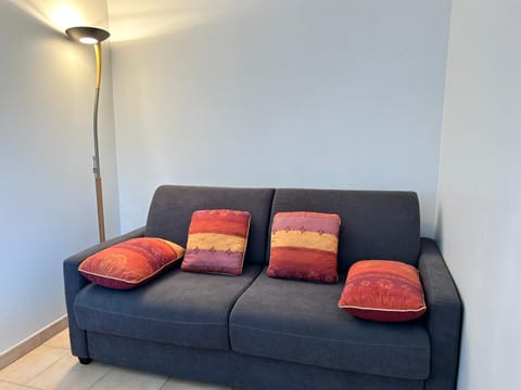 489 - Appart T2 surplombant la plage de Caroual. Apartment in Brittany