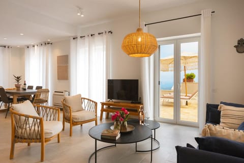 TV and multimedia, Living room, Dining area