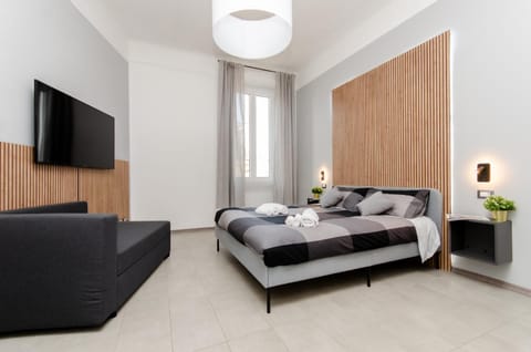 Bed, TV and multimedia, Photo of the whole room, Bedroom