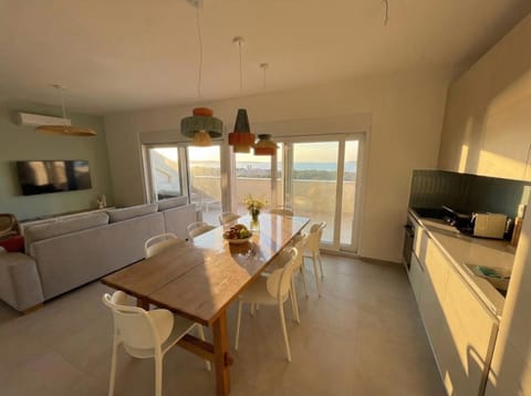 TV and multimedia, Kitchen or kitchenette, Dining area, dishwasher, pet friendly