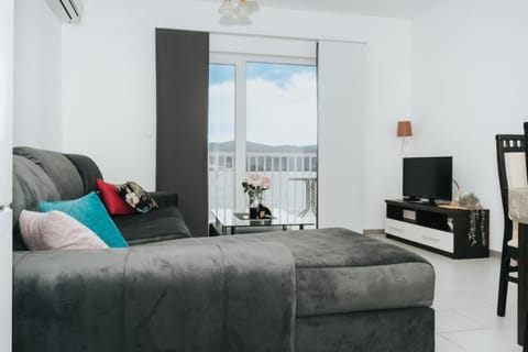 TV and multimedia, Seating area