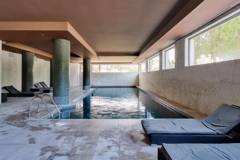 Swimming pool, sunbed