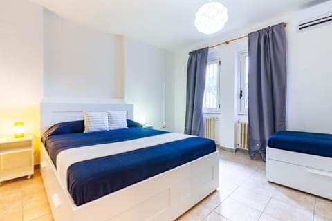 Bed, Photo of the whole room, Bedroom, air conditioner