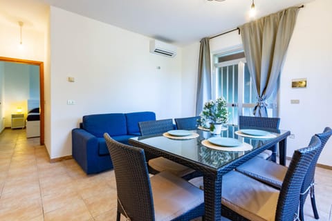 Living room, Dining area, air conditioner