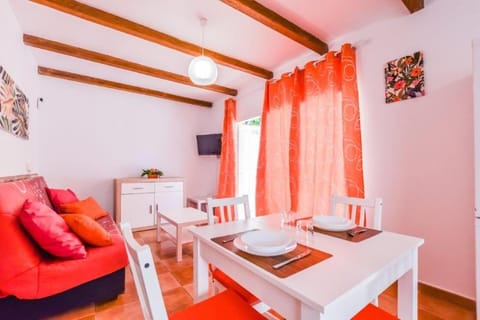TV and multimedia, Living room, Seating area, Dining area
