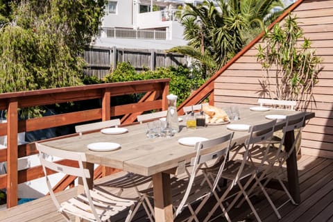 View (from property/room), Balcony/Terrace, Dining area, Garden view